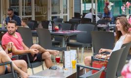 Terrasse bar restaurant camping Les Pierres Couchées